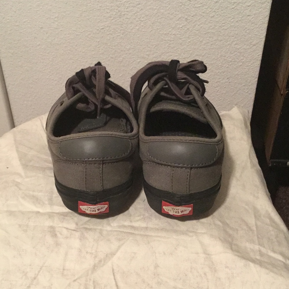Vans Stone gray & black sneakers. - Picture 3 of 7